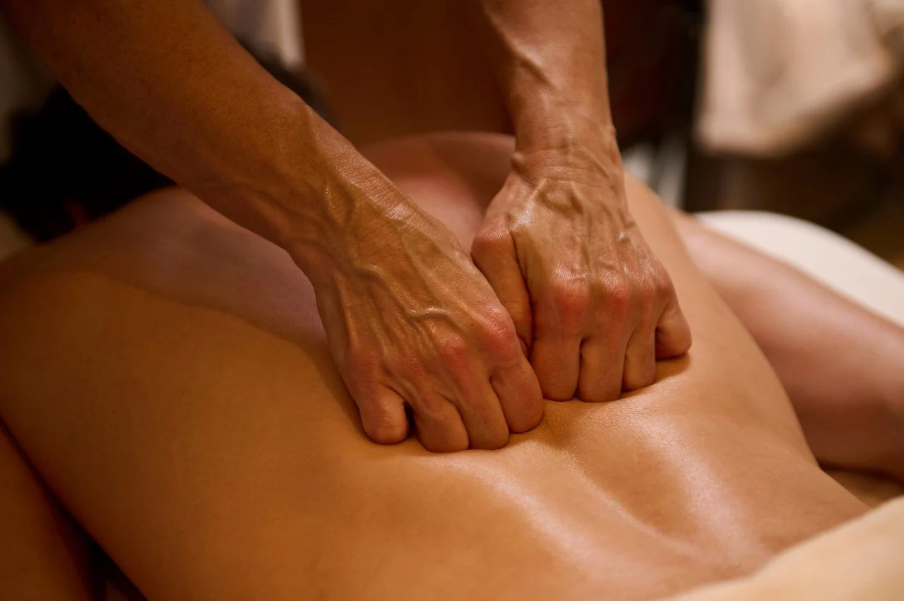 Deep tissue massage therapy on back muscles for recovery